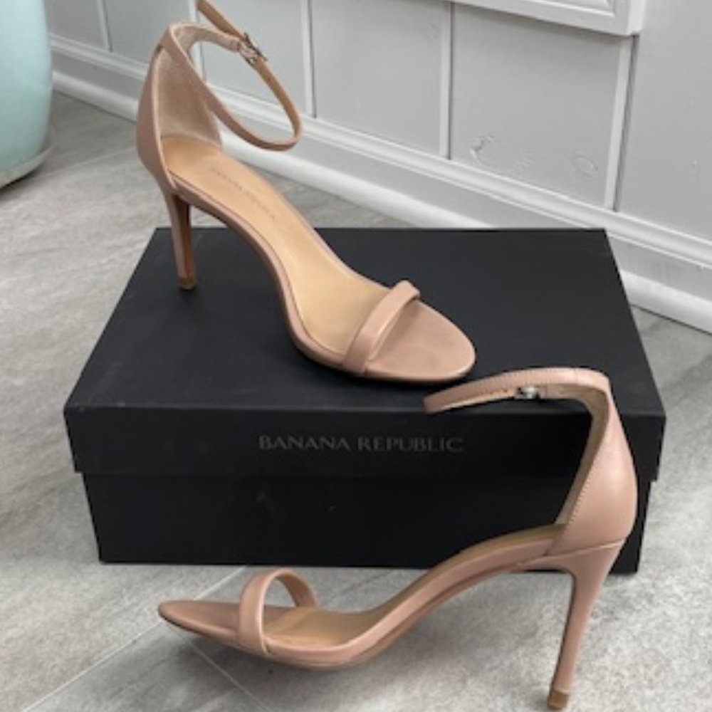 Banana Republic Strappy Leather Sandal - 'Bare' color